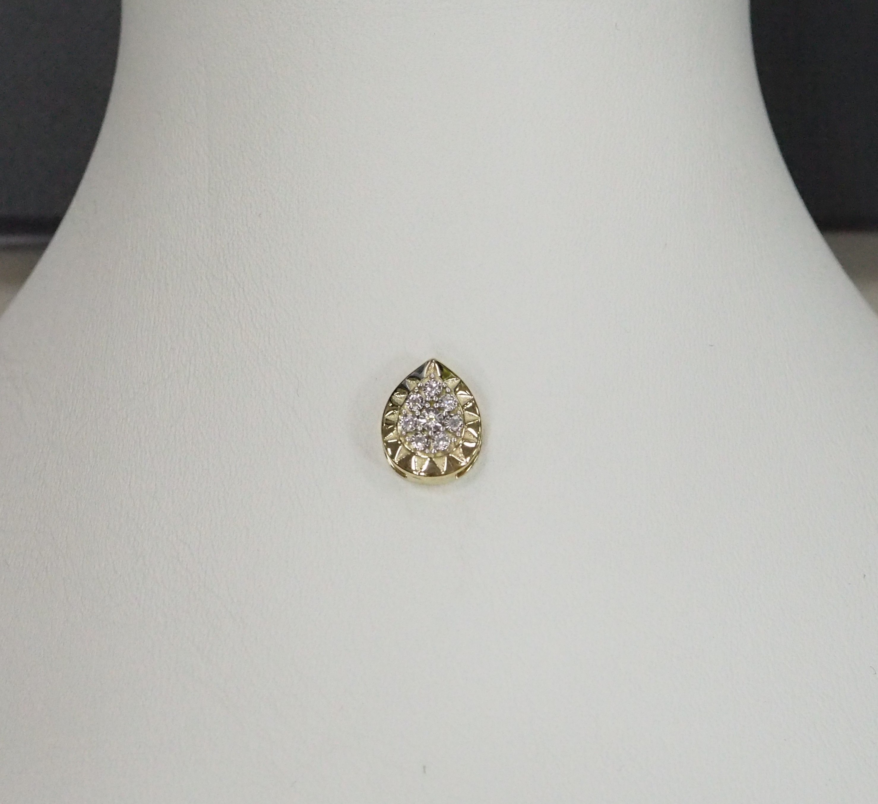 Подвеска из желтого золота с бриллиантами